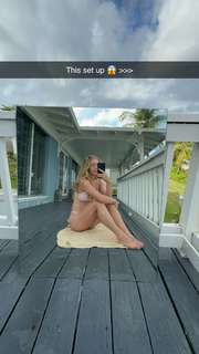 Grace Charis feet photo thumbnail