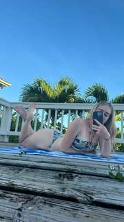 Grace Charis feet photo thumbnail