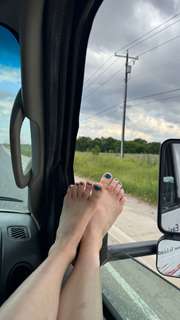 Grace Charis feet photo thumbnail