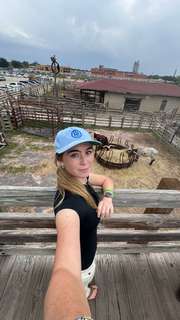 Grace Charis feet photo thumbnail