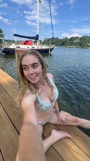 Grace Charis feet photo thumbnail