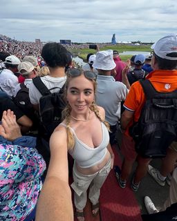 Grace Charis feet photo thumbnail