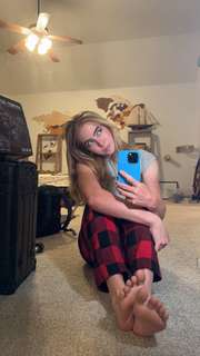 Grace Charis feet photo thumbnail