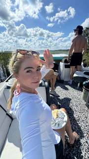 Grace Charis feet photo thumbnail