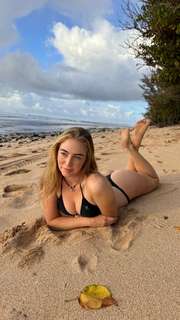 Grace Charis feet photo thumbnail
