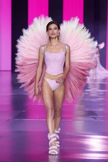 Grace Elizabeth feet photo 16