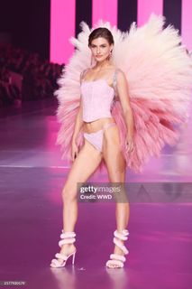 Grace Elizabeth feet photo 14