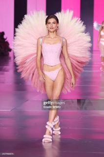 Grace Elizabeth feet photo 8