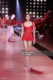 Grace Elizabeth feet photo 3