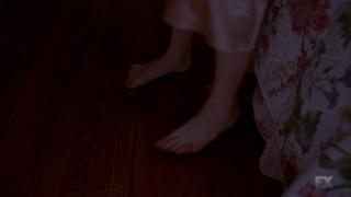 Grace Gummer feet photo 14