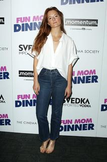 Grace Gummer feet photo 16