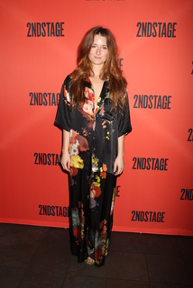 Grace Gummer feet photo 9