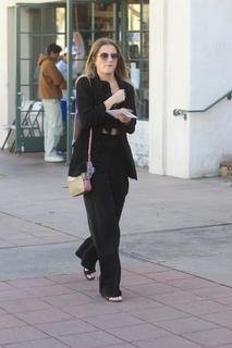Grace Gummer feet photo 17