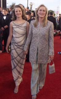 Grace Gummer feet photo 1