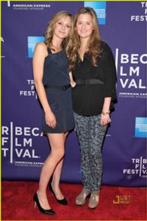 Grace Gummer feet photo 3