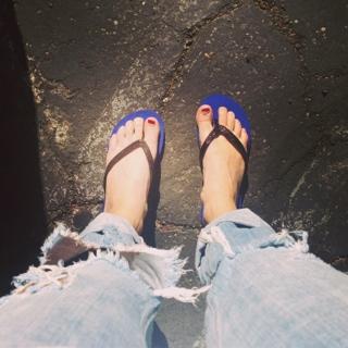 Grace Helbig feet photo thumbnail
