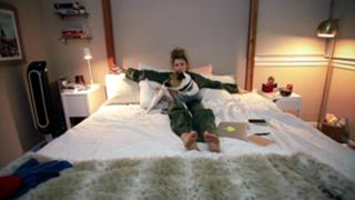 Grace Helbig feet photo thumbnail