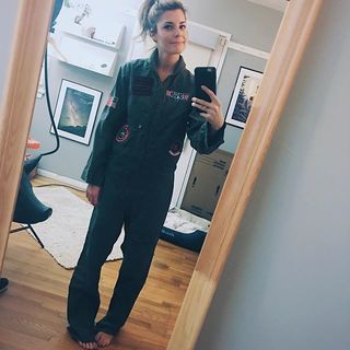Grace Helbig feet photo thumbnail