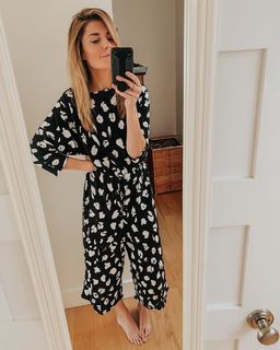 Grace Helbig feet photo thumbnail