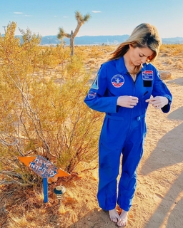 Grace Helbig feet photo thumbnail