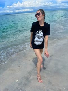 Grace Helbig feet photo 1