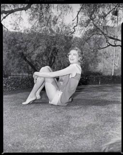 Grace Kelly feet photo thumbnail
