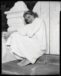 Grace Kelly feet photo thumbnail