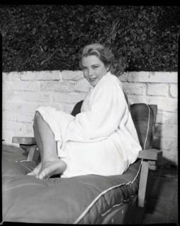Grace Kelly feet photo thumbnail