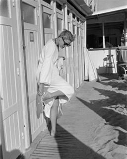 Grace Kelly feet photo thumbnail