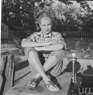 Grace Kelly feet photo thumbnail