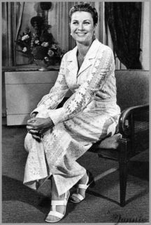 Grace Kelly feet photo thumbnail