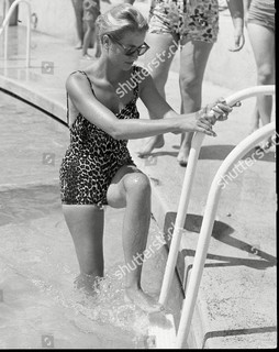 Grace Kelly feet photo thumbnail