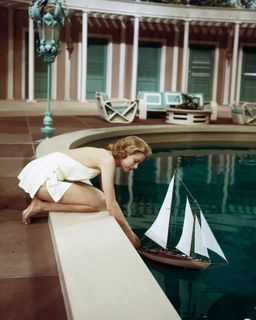 Grace Kelly feet photo thumbnail