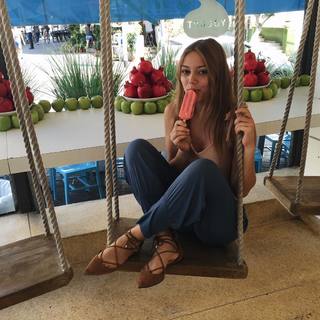 Grace Van Dien feet photo thumbnail