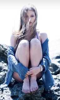 Grace Van Dien feet photo thumbnail