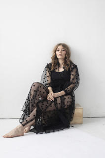 Grace Van Dien feet photo thumbnail