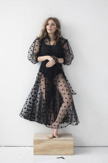 Grace Van Dien feet photo thumbnail