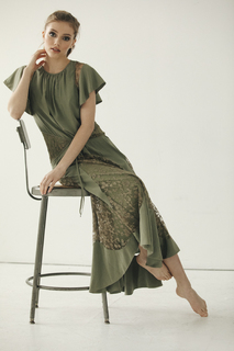 Grace Van Dien feet photo thumbnail