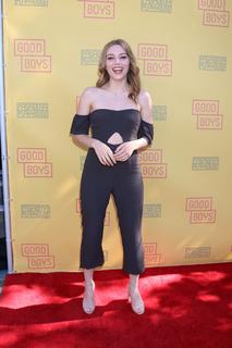 Grace Van Dien feet photo thumbnail