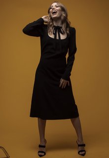 Grace Van Dien feet photo thumbnail