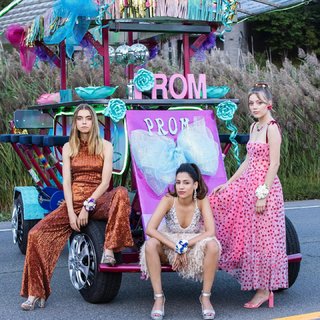 Grace Van Dien feet photo thumbnail