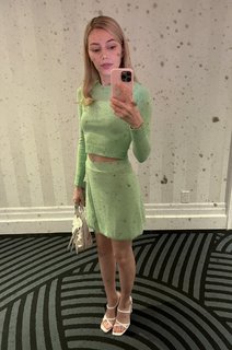 Grace Van Dien feet photo thumbnail