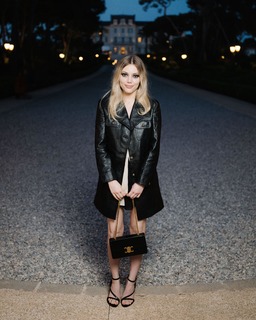 Grace Van Dien feet photo thumbnail