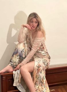 Grace Van Dien feet photo 5