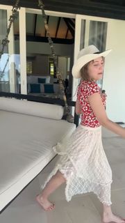 Grace Van Dien feet photo 10