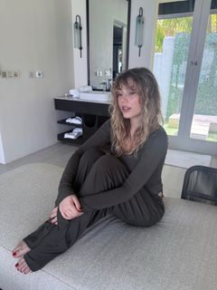 Grace Van Dien feet photo 7