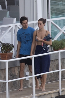 Grace Van Patten feet photo thumbnail