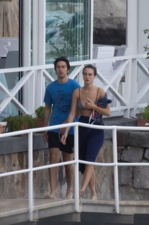 Grace Van Patten feet photo thumbnail