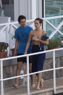 Grace Van Patten feet photo thumbnail