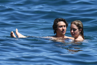 Grace Van Patten feet photo thumbnail